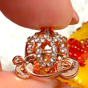 👸🏼👑rose gold charm -princess carriage very detailed